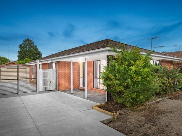 Family Living in a Prime Mill Park Court Location