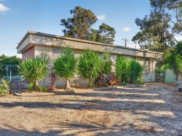 Family living in a prime position, complete with a bungalow set on a 990m2 block!