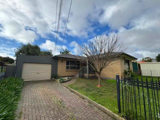 Family Living in a Prime Para Vista Location