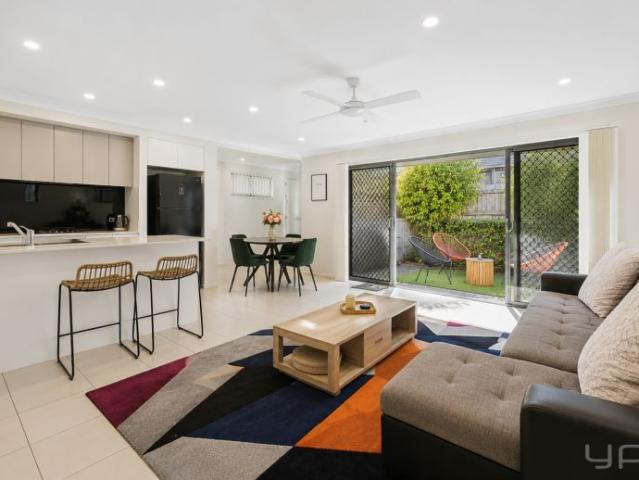 Family Living in a Prime Pimpama Location
