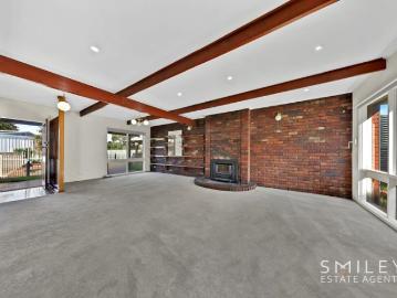 Rockbank, Victoria - Garden, Parking, Equipped kitchen