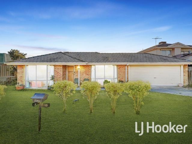 Family Living in a Quiet Court Location!
