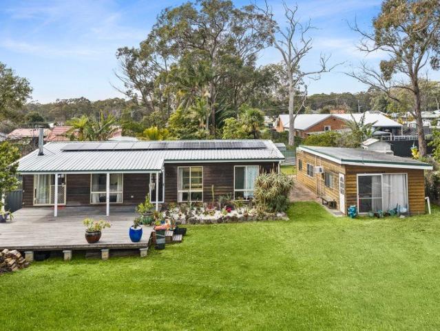 FAMILY LIVING IN BASIN VIEW