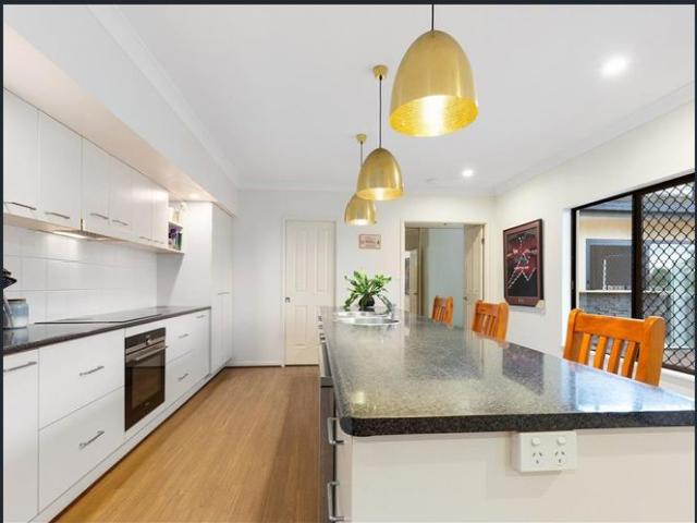 Family Living in Beautiful Redlynch