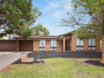 Family Living in Prestigious Wynn Vale's Longview Place