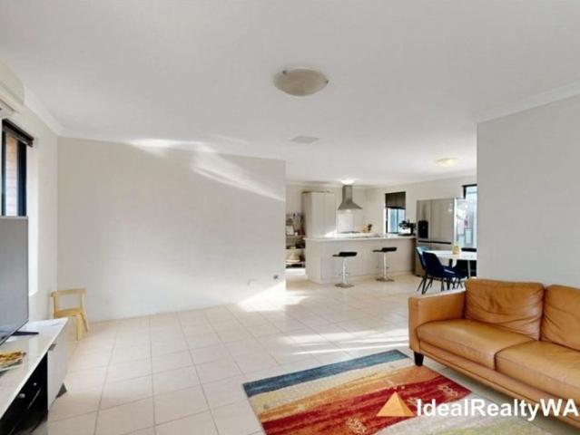 Family Living in Prime Beeliar Location