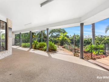 House to rent in Pacific Heights - Swimming pool
