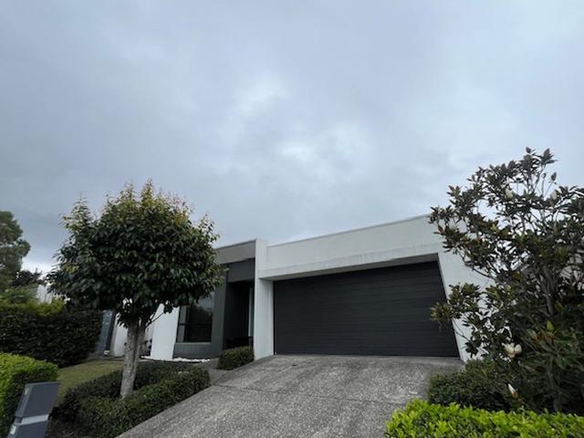 family living in the heart of the heights, pimpama