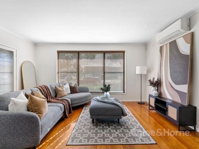 10 Min Walk to Train Station & Shops Family Living in the Heart of Town