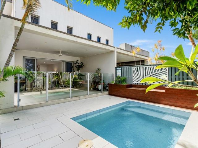Family Living in the heart of Benowa