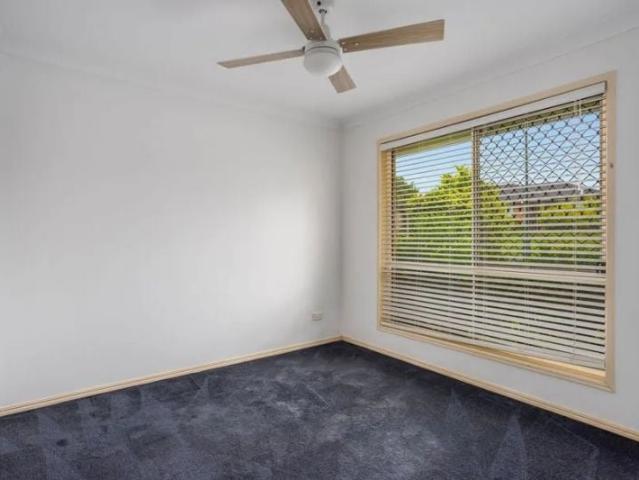 family living in the heart of calamvale * rent to increase in march to $780