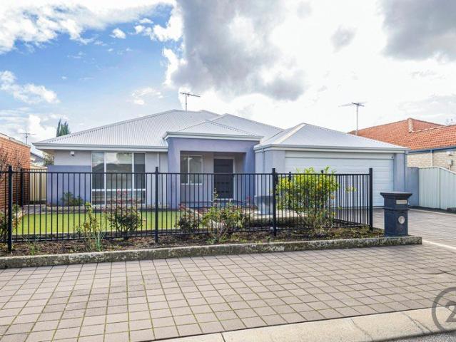 Family Living in the Heart of Mariners Cove