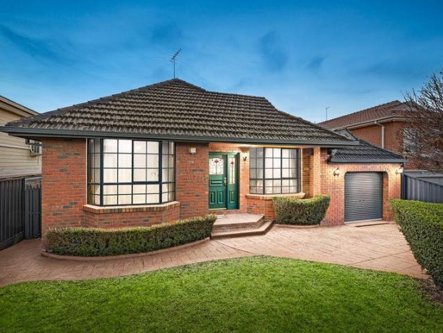 Family Living in the Heart of Mill Park Heights Estate!