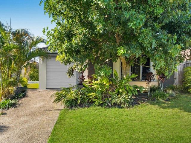 Family Living in the Heart of North Lakes!