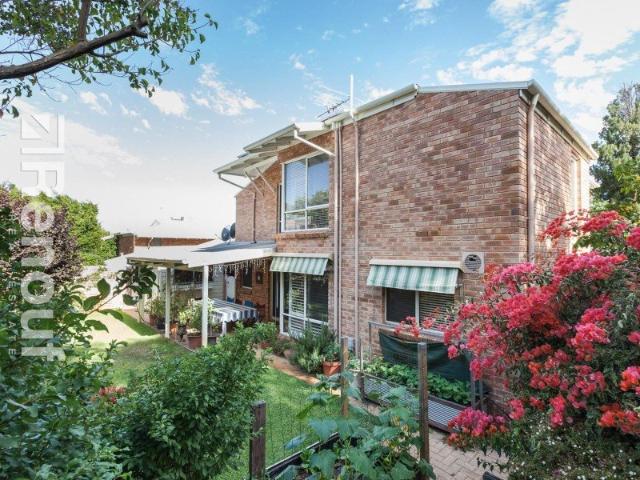 Family Living in the Parkland Precinct. 4 Bed 2.5 Bath 2 Living with North Aspect on 461 sqm in the Comfort Zone!