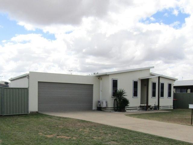 FAMILY LIVING INSIDE & OUT + PROXIMITY TO $14M AQUATIC CENTRE, SPORTING GROUNDS