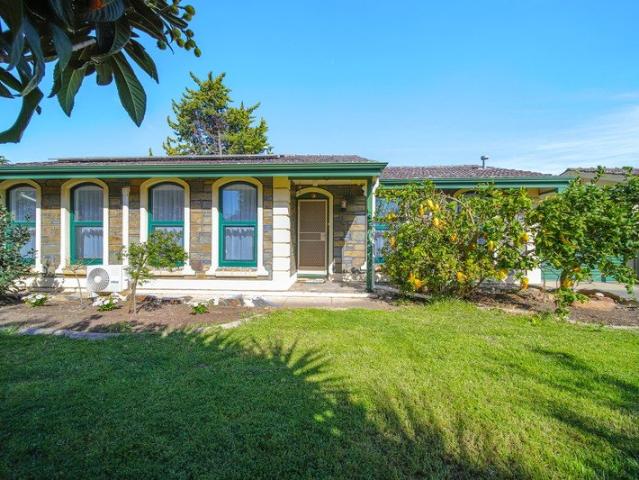 Family Living, Poolside Entertaining & a Versatile Separate Retreat