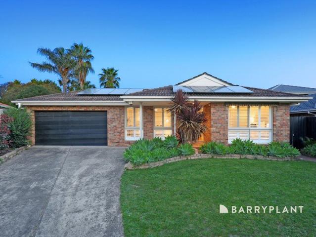 Family Living, Poolside Entertaining & Court Location