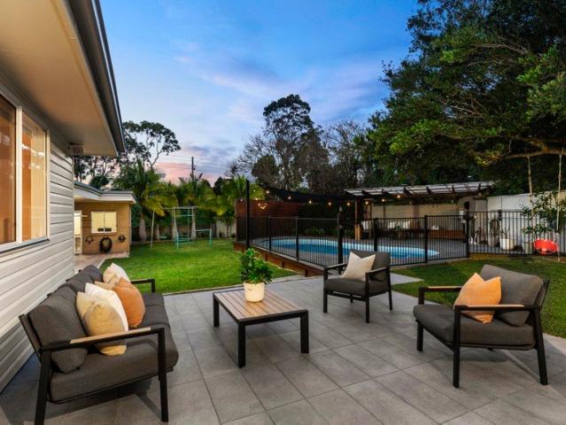 Family Living, Poolside Entertaining & Exceptional Garage Setup