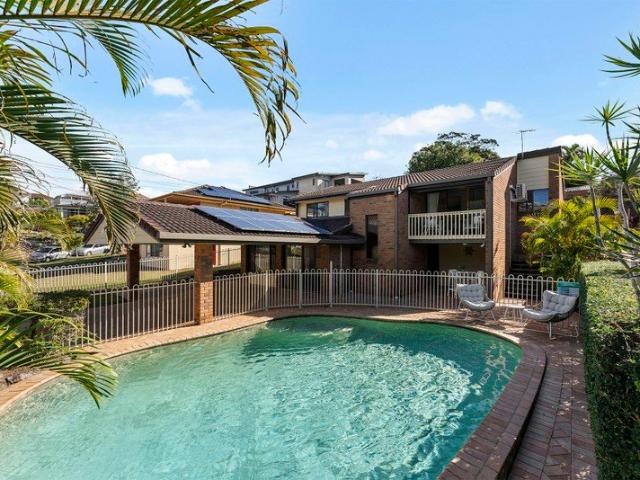 FAMILY LIVING, POOLSIDE ENTERTAINING & SPACE TO GROW