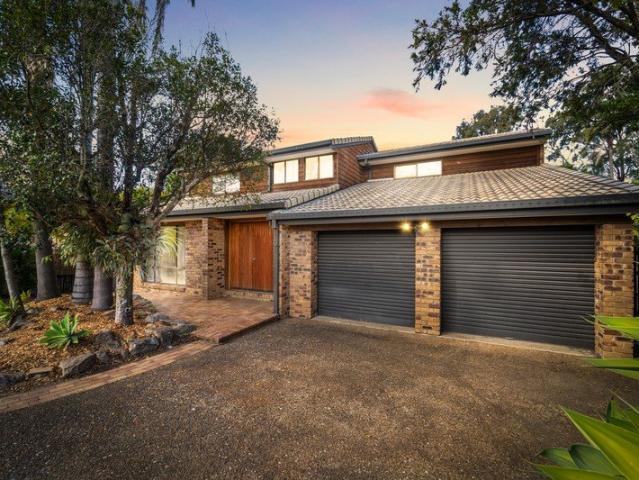 4 Bed / 3 Bath / Double Story Resort Style Home & Pool