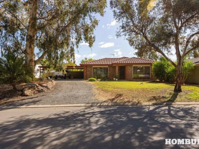 Family Living, Sparkling Pool & a Huge Backyard