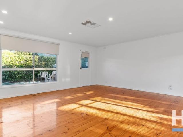 Family Living with 2 Lounge Rooms!