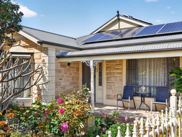 Family living with comfort and an entertainer's backyard