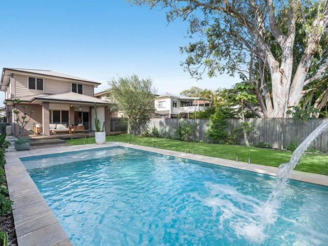 Family Living with a Pool in a Peaceful Bayside Pocket