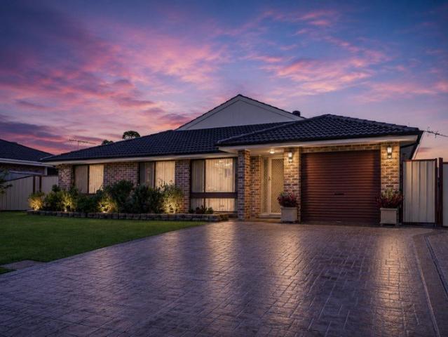 Family Living with a Pool & Self Contained Studio