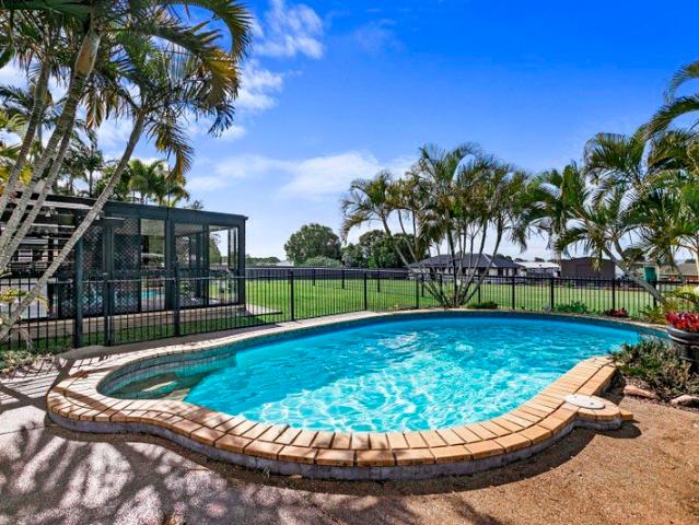 Family Living with a Pool, Shed & Island Views