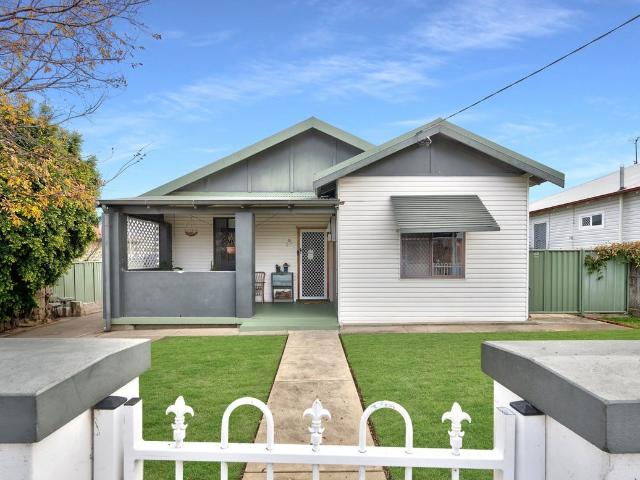 Family Living with Great Alfresco & Pool