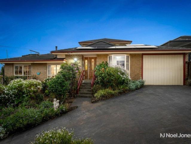 Family Living with Dandenong Ranges Views