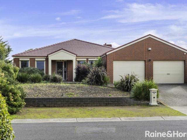 Family Living with Extra Space, Style & Superb Outdoor Entertaining