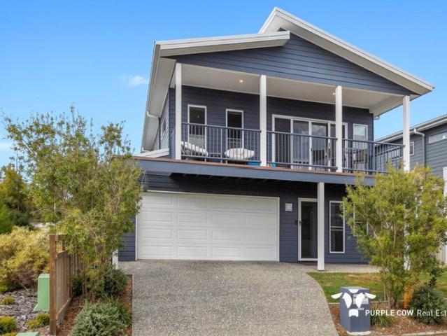 Family Living with Mountain Views | Walk to School Convenience