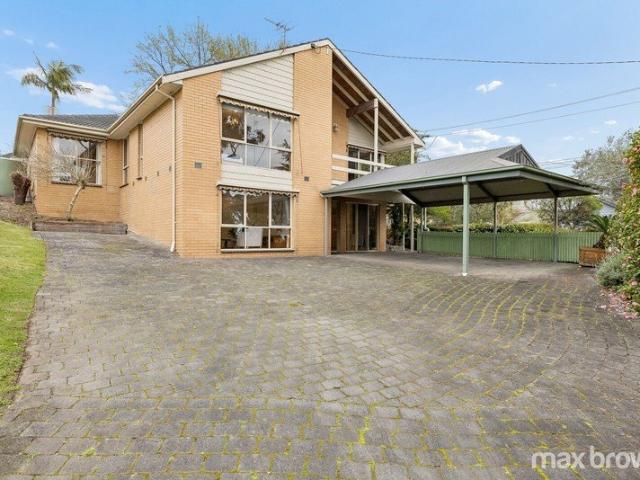 FAMILY LIVING WITH MAJESTIC MOUNTAIN VIEWS