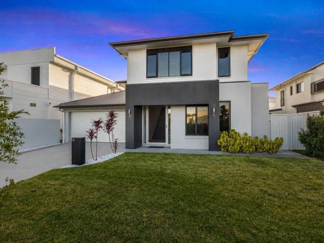 FAMILY LIVING WITH SELF CONTAINED STUDIO AND WATER VIEWS