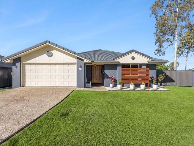 Family Living with Side Access, Large Powered Shed & Parkland Outlook