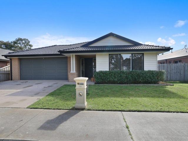 Family Living with Space, Comfort & a Standout Rosedale Location