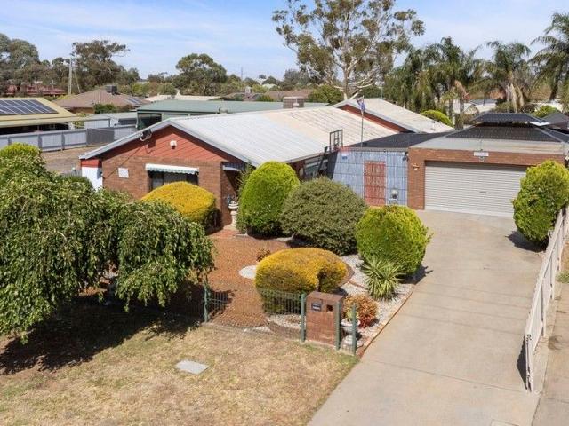 Family Living with Space, Comfort & Backyard Fun