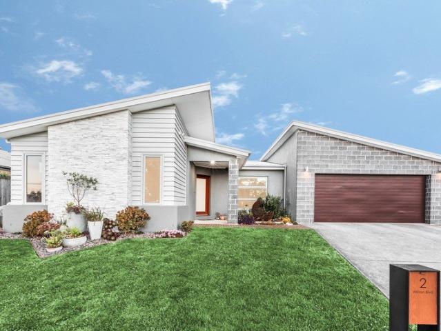 Family Living With Space, Style & A Custom Built Finish
