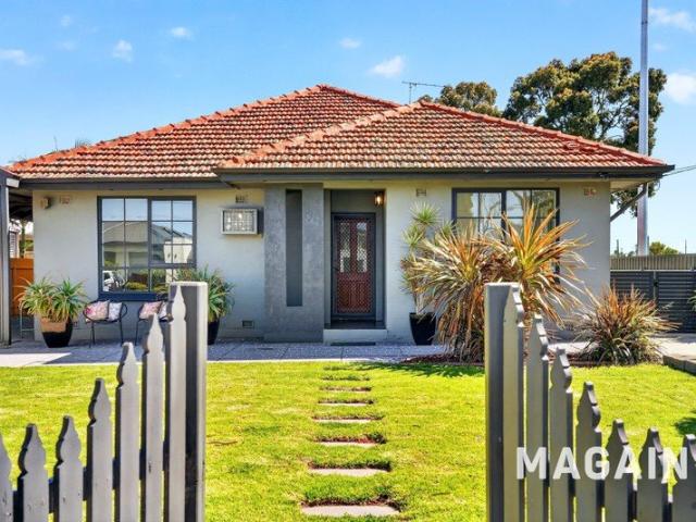 Family Living with Space to Entertain and Bowker Oval Next Door