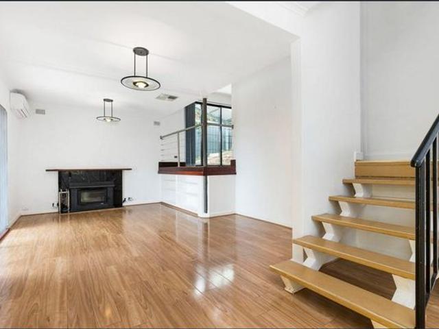FAMILY LIVING WITH STUNNING CITY AND COASTAL VIEWS