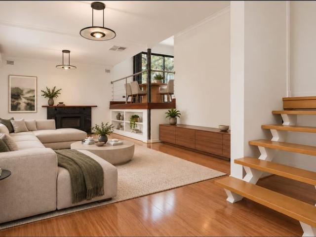 FAMILY LIVING WITH STUNNING CITY AND COASTAL VIEWS