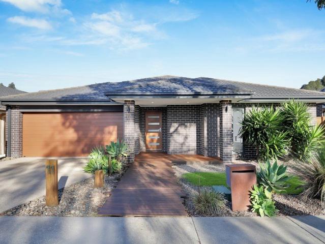 Family Living with Style, Space & Entertaining Appeal in Mandalay Estate
