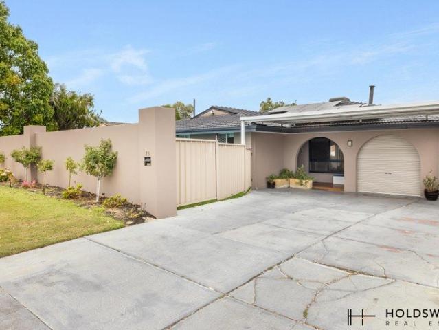 Family Living with Pool & Large Backyard