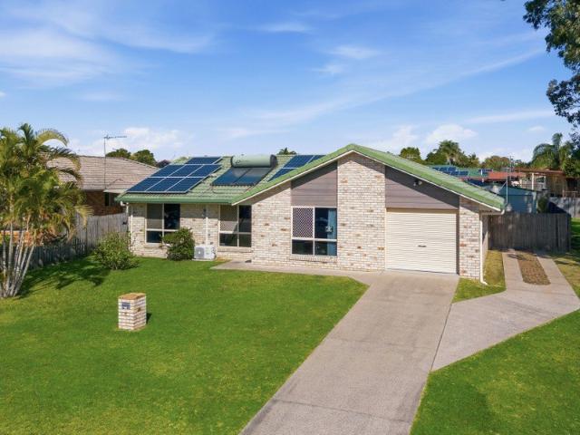 Family Living with Pool & Shed