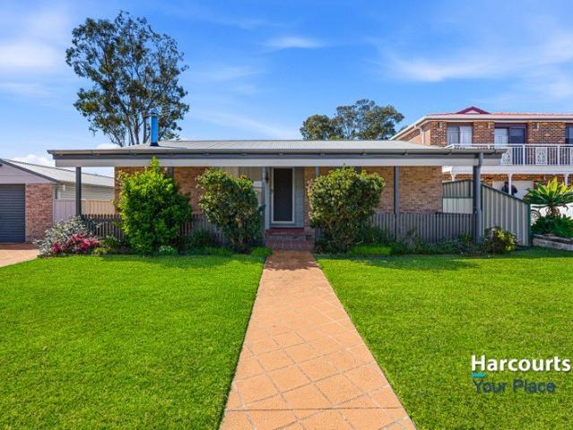 Family Living with Pool, Solar & Plenty of Space