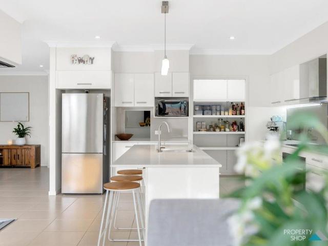 FAMILY LIVING WITH POOL & SPACE TO ENTERTAIN