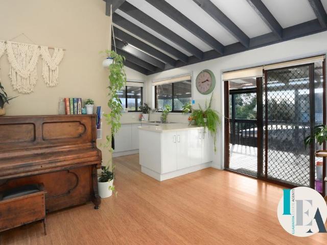 Family Living with Pool & Stunning views